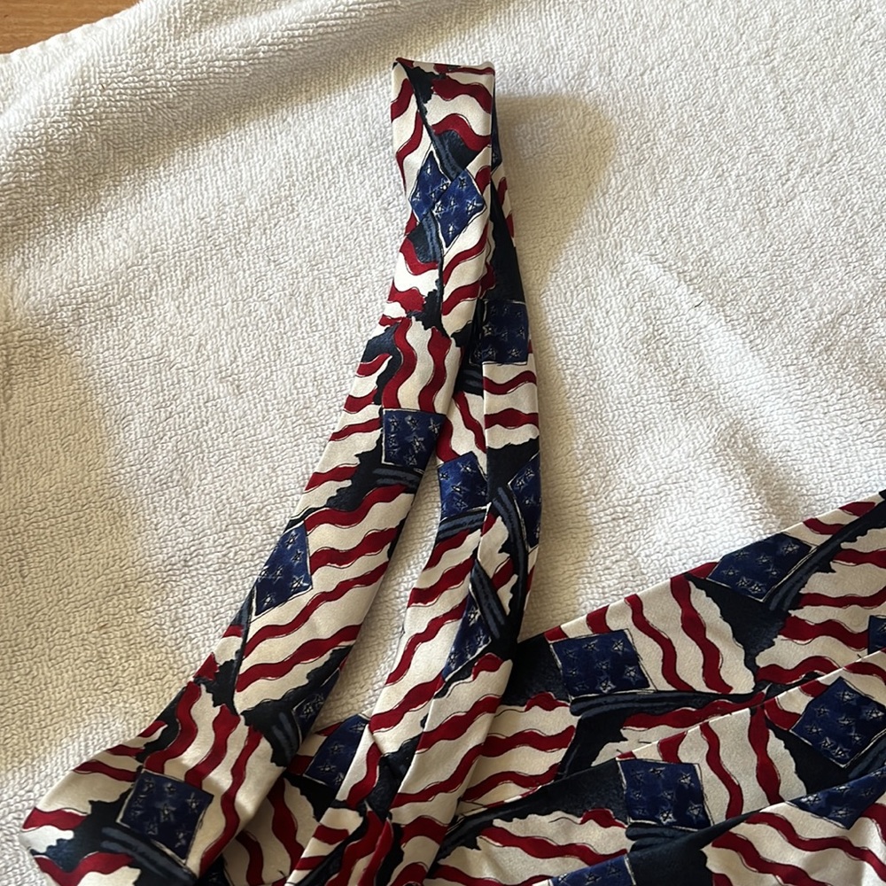 American Flag Tie - Picture 5 of 5
